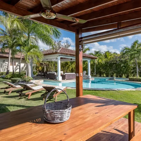 Beautiful Villa with Pool Gym and Maid
