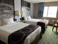 Boarders Inn & Suites by Cobblestone Hotels Waterloo Cedar Falls - Hot Tub