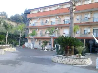 Hotel Happy Days Отели рядом с достопримечательностью «Bar tabacchi il tempio del caffe»