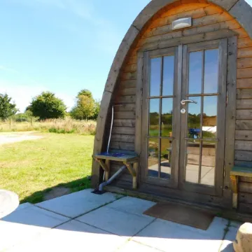 2 Bed Pod Cabin-Sleeps 2-Pets-Garden-Mtn View