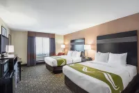 クオリティ イン & スイーツ ホーランド Computing and Information Technology周辺のホテル