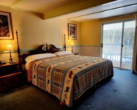 Covered Bridge Riverview Lodge Hotels in Jackson