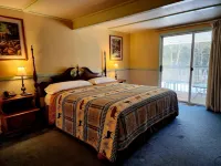 Covered Bridge Riverview Lodge Hotels in Jackson