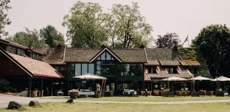 Engø Gård Hotel & Restaurant Отели рядом с достопримечательностью «Metro Bowling & Playland Sandefjord AS»