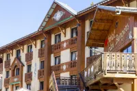 Sowell Family les Bergers Hotel dekat Couvent Saint Jean de Matha