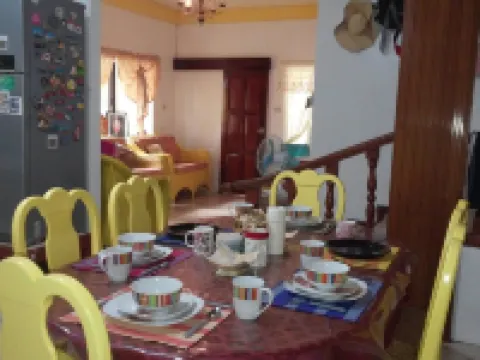 Yellow House Vacation Rental Hotels in Subic