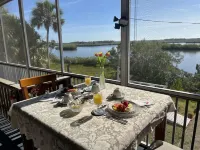Crystal River Lullaby B&B - breakfast