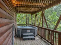 Into the woods 45 Min to Asheville w/ Hot Tub