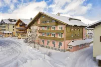 Apartments & Garni Alpenrose Hotels in Tweng