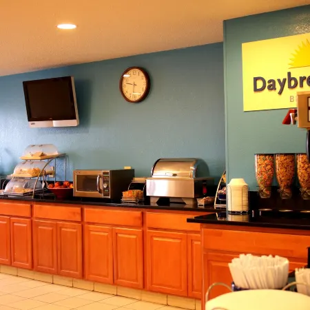 Days Inn & Suites by Wyndham Bloomington/Normal IL