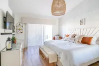Coastal Chic 3 Bdrm House w/ Brand New SALTWATER Pool - Walk to Tennis Garden