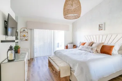 Coastal Chic 3 Bdrm House w/ Brand New SALTWATER Pool - Walk to Tennis Garden