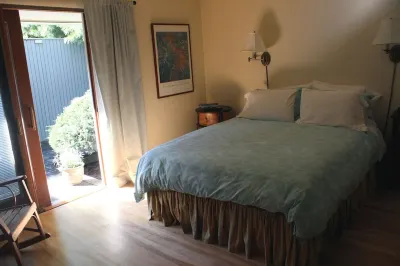 Private En Suite Large Master Bedroom With King Sized Bed