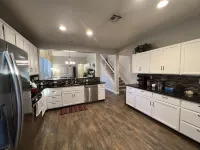 High Ceiling & Amazing backyard & family Kids friendly