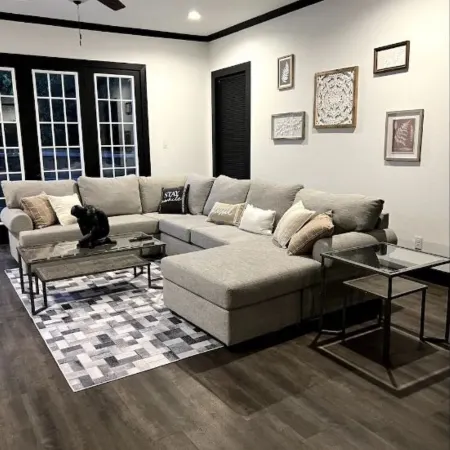 Modern Farmhouse 3-bedroom home, Luxury Master