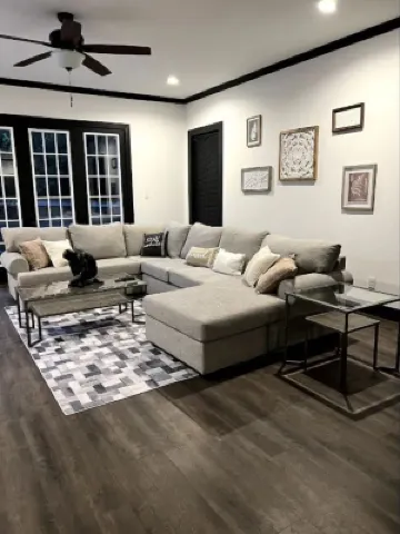 Modern Farmhouse 3-bedroom home, Luxury Master