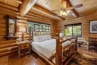 Verde River Lodge: Riverside Cabin Luxury with Hot Tub, Games & Wild Beauty
