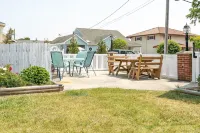 NEW! Private Pool Large Family Home / 6 Bedrooms 4 Baths / Grilling Patio - Homestays