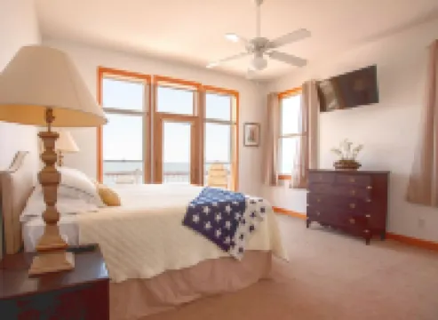 HEATED pool/waterfront/private pier/tennis/hot tub/kayaks/SUPs/8bed 6bath