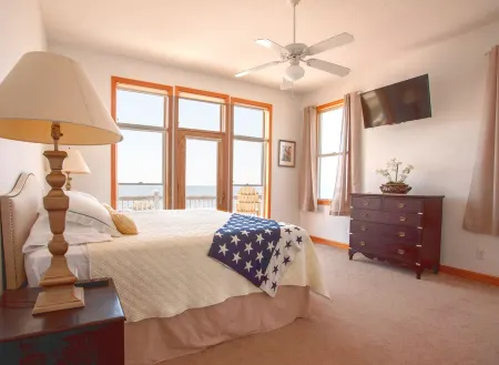 HEATED pool/waterfront/private pier/tennis/hot tub/kayaks/SUPs/8bed 6bath