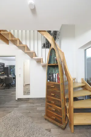 Beach house on the lake, outdoor whirlpool and sauna for private use, 30m to the lake