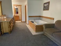 Newer Rustic WiFi Villa by Starved Rock Sleeps 7. A Guest Favorite!! - Villas