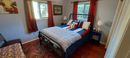 Southern Oregon Mid -Century Coastal Charmer Summer Discount- Aug & Sept 2025