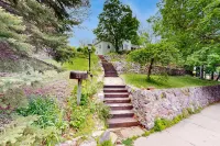 Balsam House Hotels near Driftless Glen Distillery