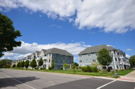 Charming Condo with Balcony and Central Air - Inviting Urban Retreat