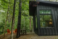 Exquisite Comfort with Outdoor Fire Seating - Stunning Modern Cabin Hotels in Freeport
