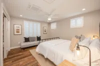 Mountain Views and Enclosed Backyard - Cozy Coastal Escape Hotels in Moss Beach
