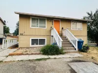 Charming Cowboy Retreat with Cozy Living and Rustic Decor - Delightful Getaway