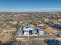 Fenced Courtyard and Relaxing Hot Tub - Exquisite Cottage