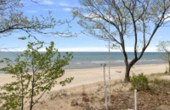 Stunning Lake Views and Spacious Outdoor Deck - Exquisite Vacation Haven