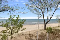 Stunning Lake Views and Spacious Outdoor Deck - Exquisite Vacation Haven