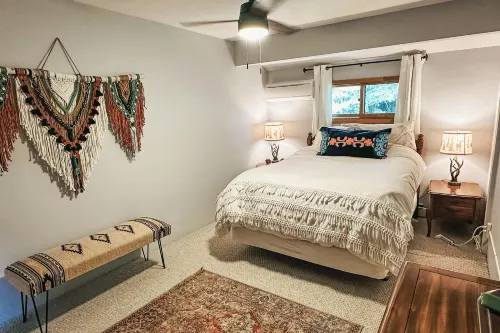 Gorgeous Riverfront Retreat