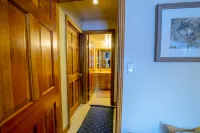 Ski-in Retreat Nestled Among Trees - WiFi, Near Lifts Hotels in Parowan