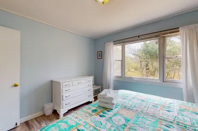 Second-floor home with Manomet Beach access, deck, firepit & outdoor space