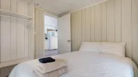 Steps from the Beach with Cozy Living Area - Charming Coastal Retreat Hoteles en Old Orchard Beach