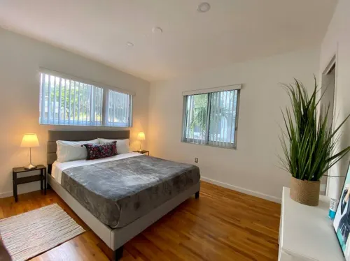 Fully-Equipped Kitchen and Free Parking - Beautiful Cozy Retreat