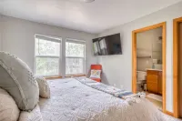 Woodland Trails and Hot Tub Retreat - Captivating Coastal Haven