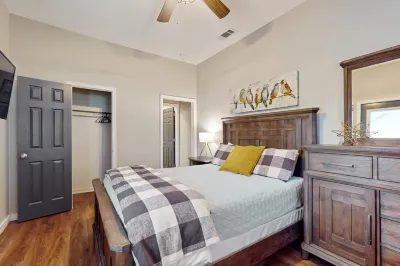 Contemporary downtown Helen suite with shared deck, yard, and free WiFi Hotels in Helen