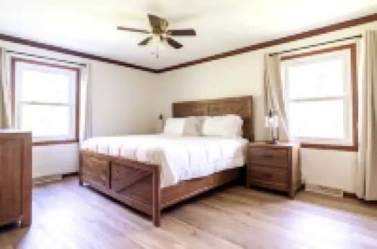 Expansive Grounds and Luxurious Hot Tub - Stunning Ranch Retreat