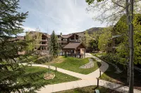 Gourmet Kitchen and Winter Shuttle Service - Stunning Luxury Retreat