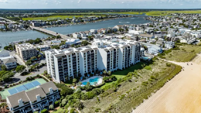 Oceanfront Balcony and Resort Amenities - Breathtaking Coastal Retreat