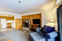 Mountain view condo with fast WiFi plus on-site amenities Hotels in Killington