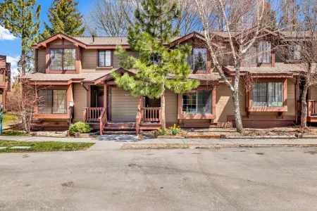 Lakeside Patio and Community Pool - Charming Modern Sanctuary