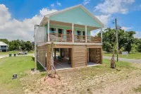 Stunning Ocean Views and Well-Equipped Kitchen - Charming Coastal Haven