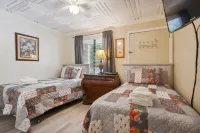 Pools, Tennis Courts and Scenic Balcony Views - Charming Coastal Getaway