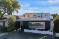 Charming Coastal Retreat with Spacious Patio - Cozy Sanctuary